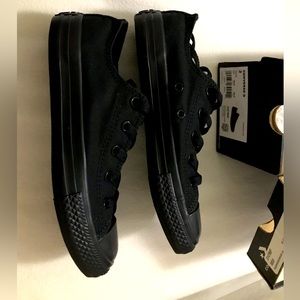 Converse youth black monochrome size 2 low top